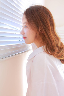 女人带毛的真人图片